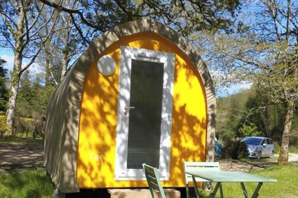 Zecamping 3* piscine chauffée pet friendly sauna roulotte 11m2 2 pers in Huelgoat, Châteaulin und Umgebung