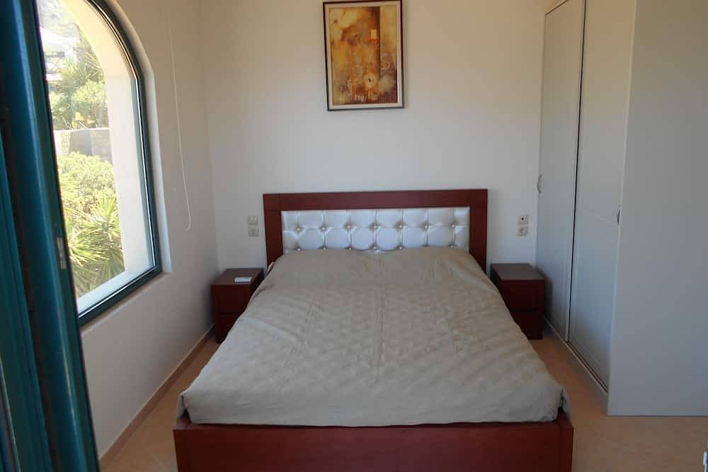 Mooie nieuwe en comfortabele villa met zwembad, prachtig uitzicht. in Mirties, Kalymnos