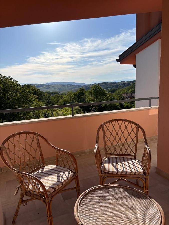 Gîte pour 2 personnes, avec Balcon et Terrasse ainsi que Jacuzzi et Jardin à Ariano Irpino - 2