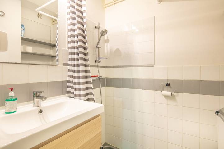 Ganze Wohnung, Ferienwohnung für 4 Personen mit Pool in Chamrousse, Nationalpark Écrins