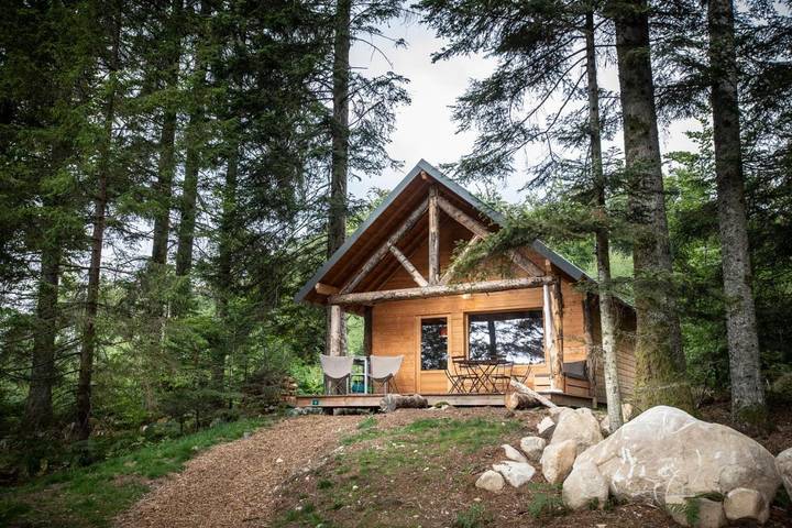 Parc de vacances pour 5 personnes, avec sauna et terrasse ainsi que jacuzzi et piscine, animaux acceptés dans les Vosges