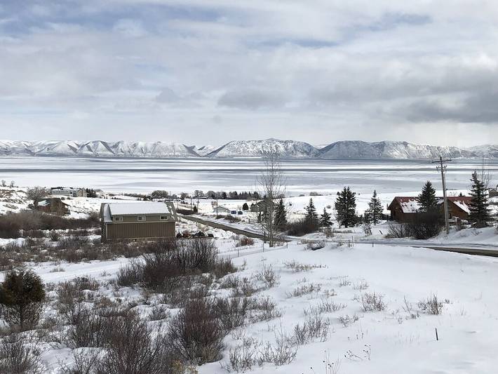 Lake house for 6 people, with balcony in Idaho