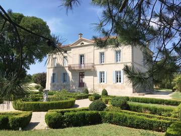 Maison d’hôte pour 3 personnes, avec jardin et terrasse ainsi que piscine et vue à Lorignac