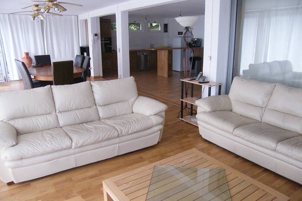 Appartement De Vacances pour 6 Personnes dans Suresnes, Hauts-de-Seine