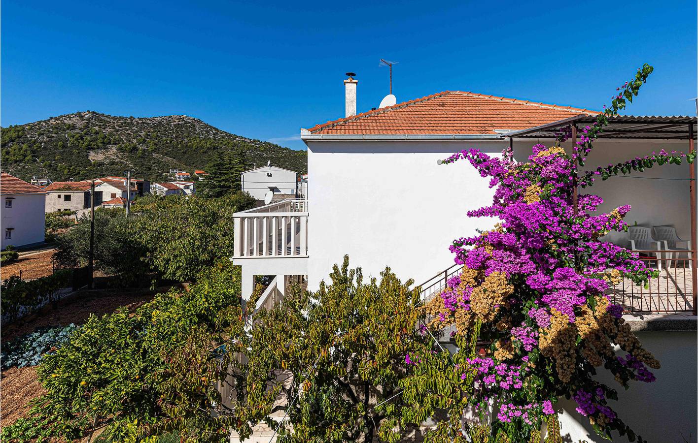 Geheel vakantieappartement, Vakantieappartement voor 4 personen met tuin in Poljica, Split-Dalmatië