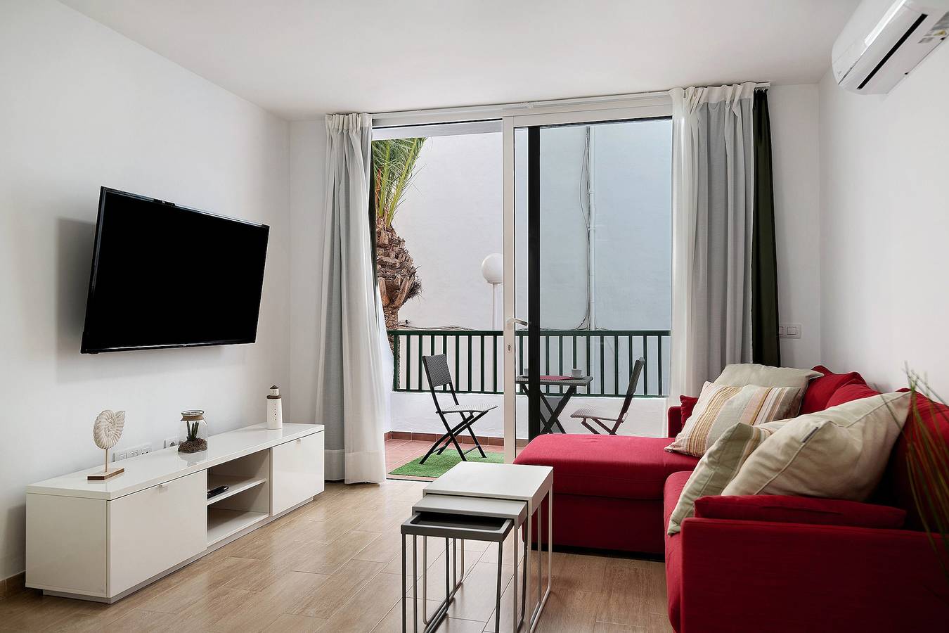 Ganze Wohnung, Ferienwohnung "Casa Joyne" in Strandnähe mit Gemeinschaftspool und WLAN in Puerto del Carmen, Tías