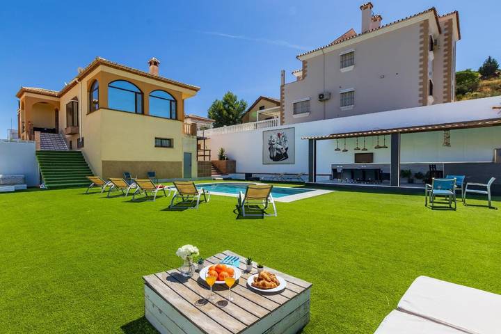 Casa rural para 10 personas, con piscina además de vistas y terraza en Casabermeja