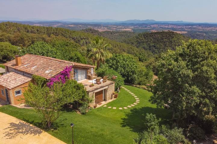 Casa rural para 13 personas, con Balcón además de Terraza y Jardín en Cassá de la Selva - 2