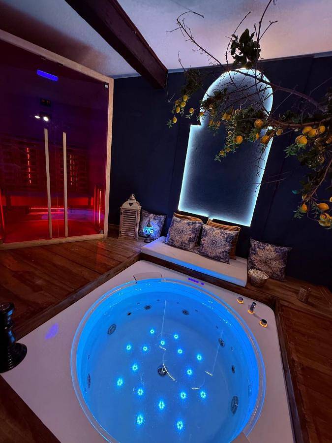 Ferienwohnung für 2 Personen, mit Sauna und Pool sowie Whirlpool - 1