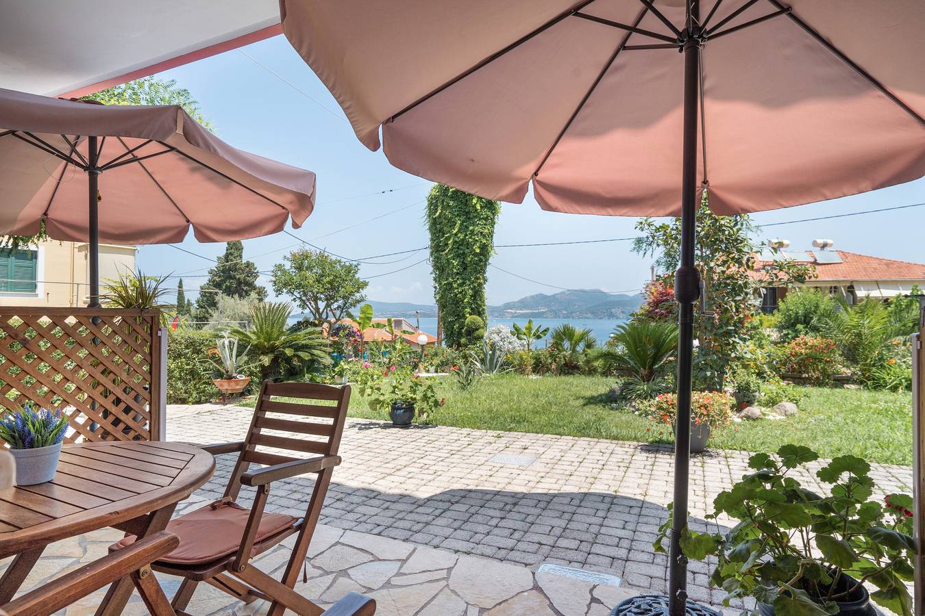 Entire studio, Studio Apartment '4 Adults No 8' with Sea View, Wi-Fi and Air Conditioning in Nikiana, Alexandros