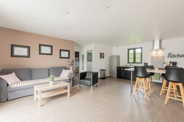 Location de vacances pour 4 personnes, avec vue sur le lac ainsi que balcon et jardin à Saint-Quentin-en-Tourmont - 3