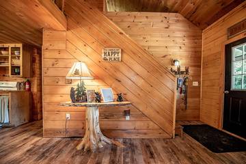 Log Cabin for 7 Guests in Canaan, New Hampshire, Picture 3