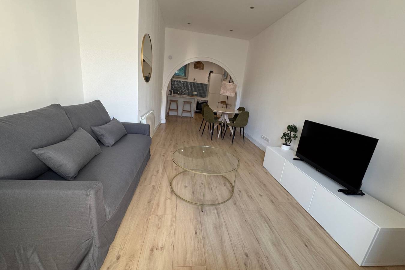 Hel lejlighed, 1 bedroom apartment with balcony - near park in Montpellier, Côte d'Améthyste