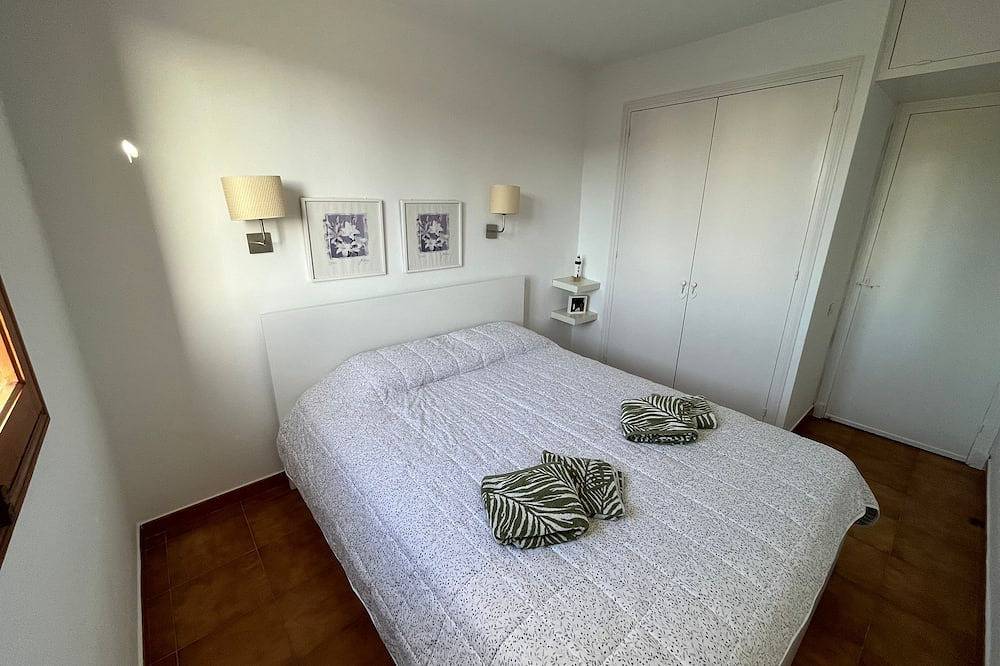 Apartamento entero, Apartamento moderno, 5 min de la playa con piscina in Arenal d'en Castell, Es Mercadal