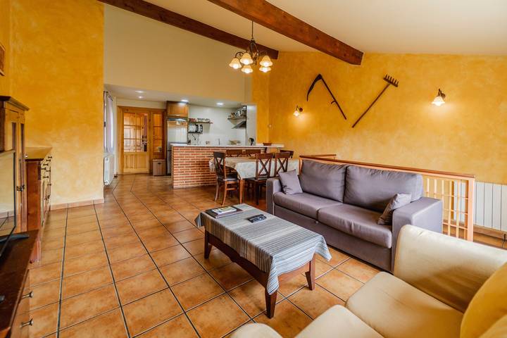 Casa rural para 7 personas, con Balcón además de Jacuzzi y Jardín en Provincia de Burgos - 4