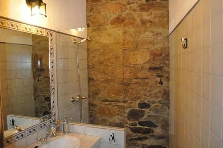 Casa rural para 8 personas, con Balcón y Terraza además de Jardín y Piscina en Cardeña - 4