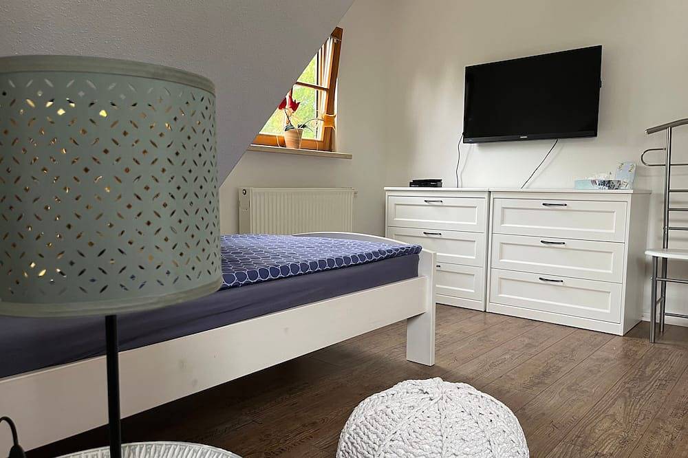 Ganze Wohnung, Ferienwohnung im Obergeschoss - Ferienwohnung Unter den Linden in Großräschen, Lausitzer Seenland