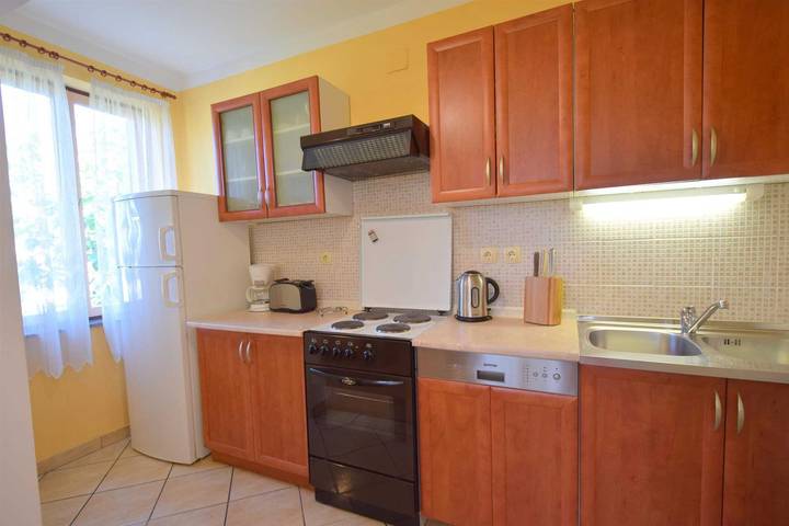 Ferienwohnung für 6 Personen, mit Terrasse in Njivice - 4