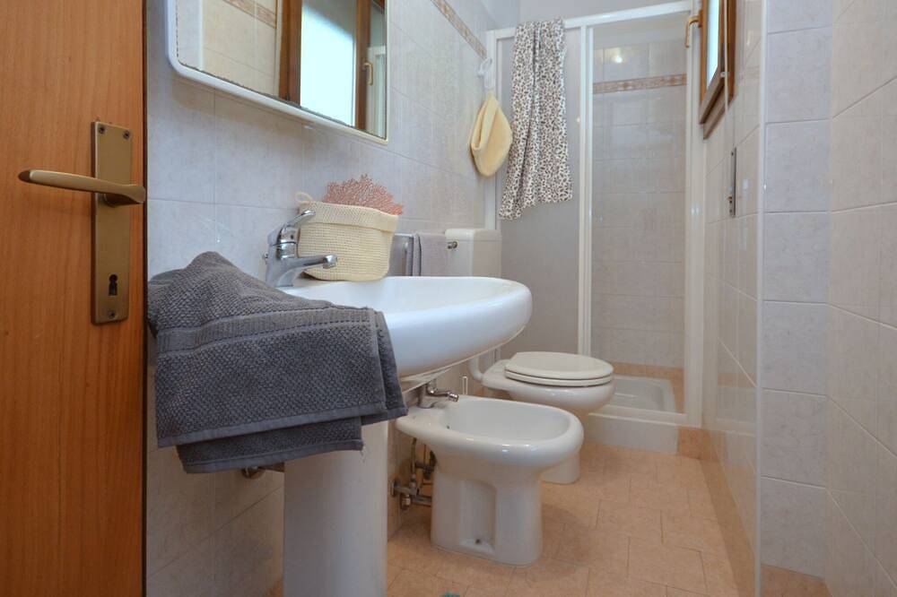 Ganze Wohnung, Ferienwohnung mit Balkon und Klimaanlage in Bibione, Venedig Provinz