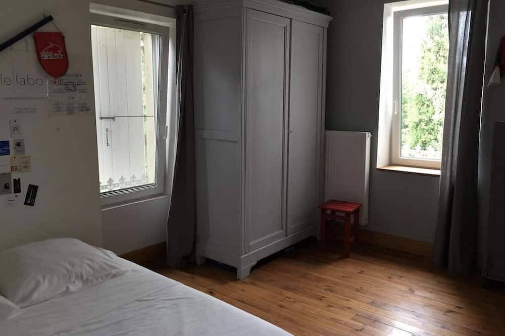 Maison en Pierre Avec Jacuzzi (Avril à Octobre) in Beaumont-lès-Valence, Région de Valence