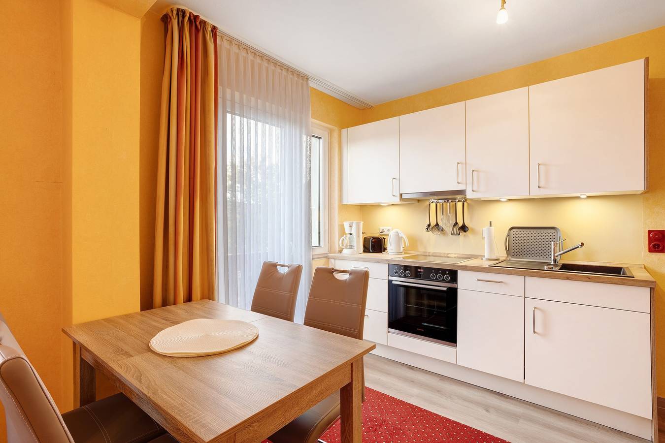 Ganze Wohnung, Haus Erika - Ferienwohnung 1 mit Wlan, Balkon und Gemeinschaftsgarten nahe Skywalk in Stryck, Willingen