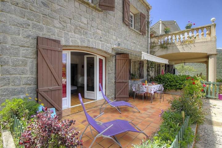 Location de vacances pour 4 personnes, avec terrasse à Ajaccio