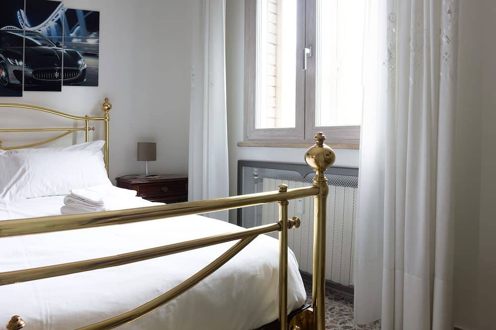 Entire apartment, Vacation apartment opposite historic Maserati factory in Modena, Modena Province