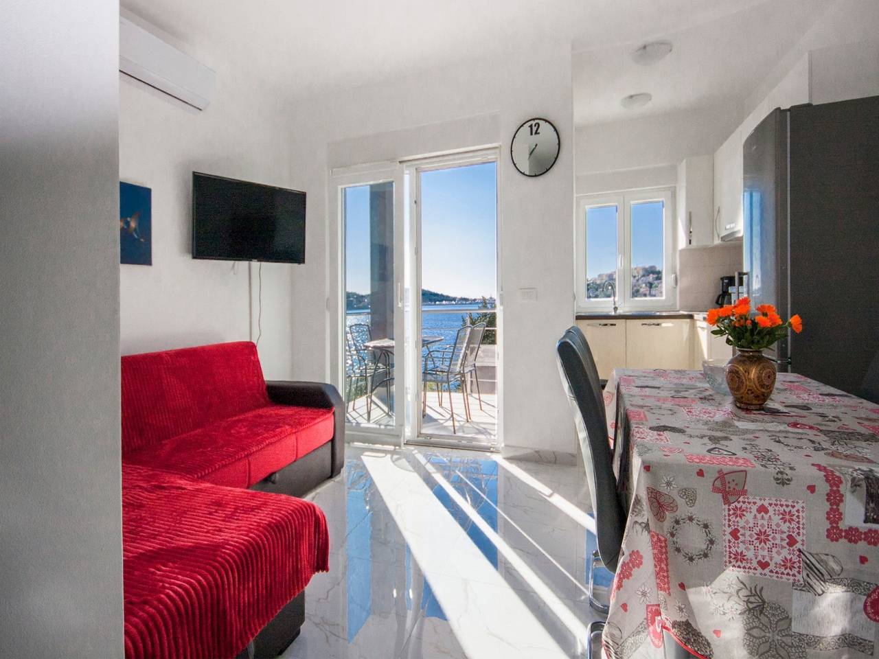 Ganze Wohnung, Ferienwohnung für 4 Personen mit Meerblick in Razanj, Šibenik-Knin