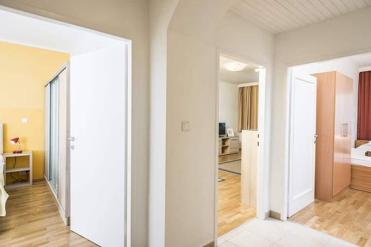 Ganze Wohnung, Apartment  comfortable   spacious living in Hernals, Wien