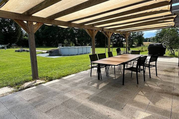 Gîte pour 15 personnes, avec piscine, animaux acceptés à Briaucourt