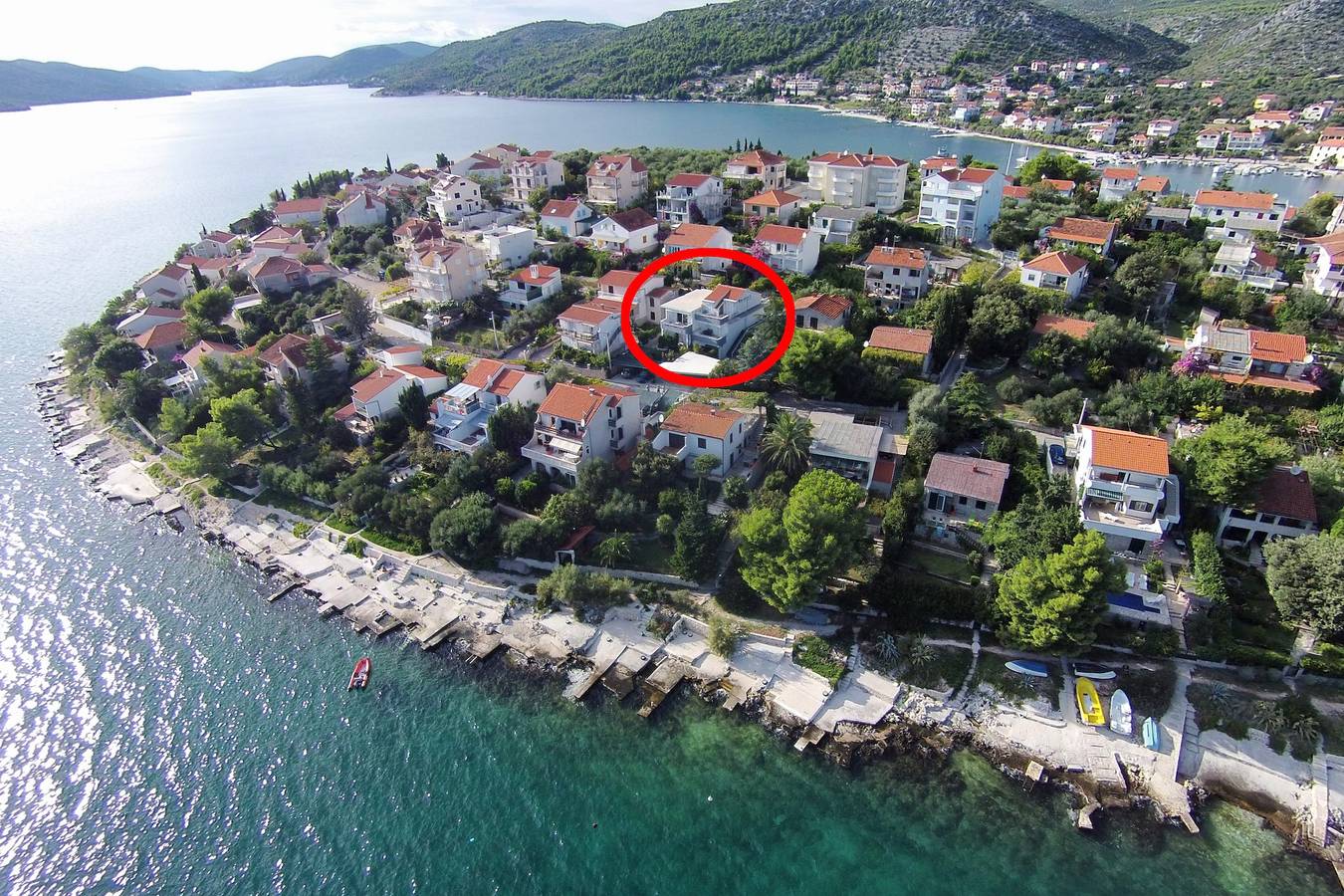 Ganze Wohnung, 1-Zimmer-Ferienwohnung mit Terrasse Seget Vranjica, Trogir A-10328-b in Seget Vranjica, Split-Dalmatien