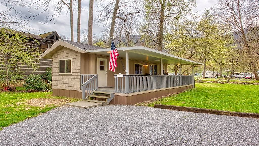 Ferienhaus am Jonathan Creek in Blue Ridge Parkway, Maggie Valley