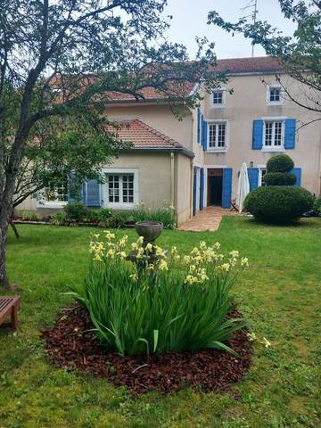 Gîte pour 12 personnes, avec jardin à Gondrecourt-le-Château