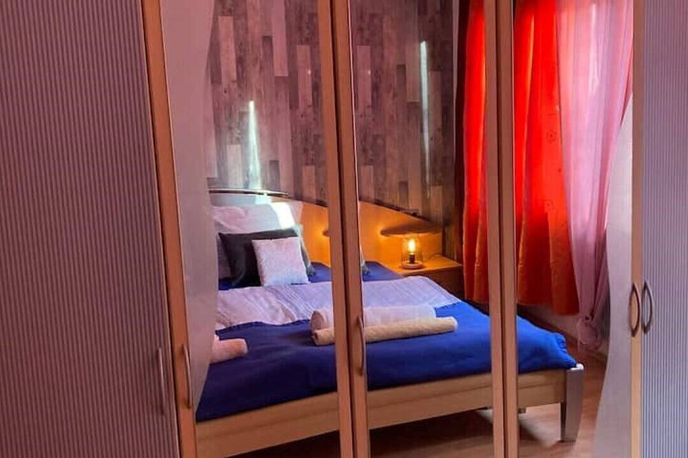 Entire apartment, Toll condominium on the Rhine for up to 5 people in Meiderich/Beeck, Duisburg