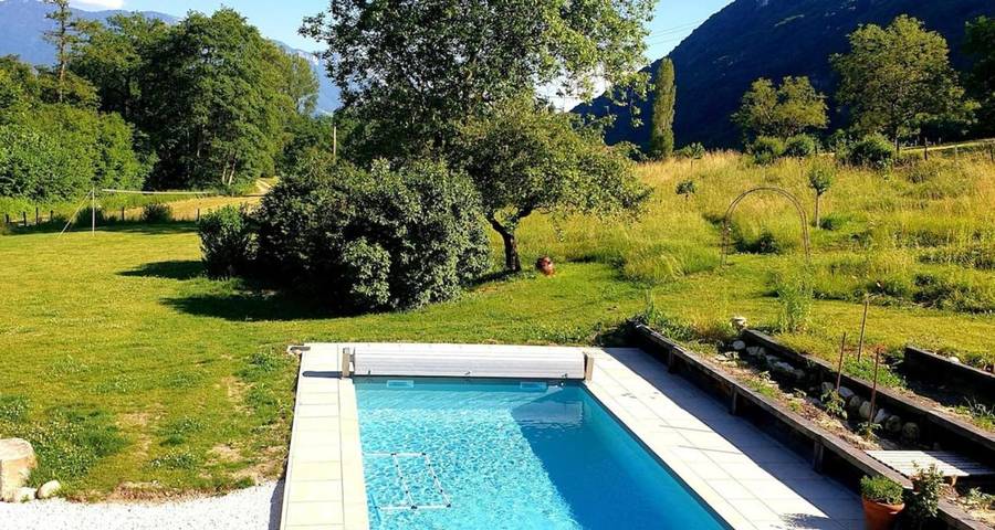 Location de vacances pour 10 personnes, avec jardin et piscine dans La Biolle - 4