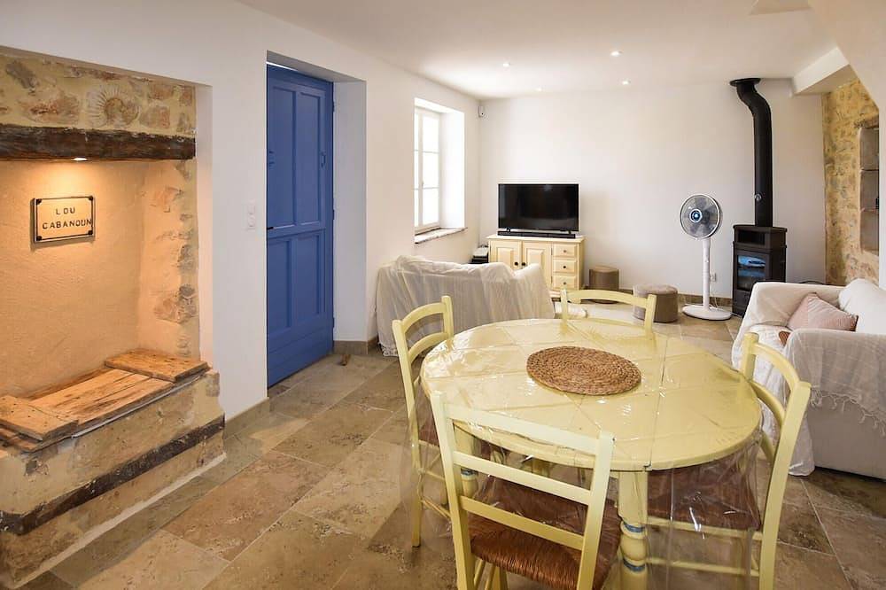 2 bedroom amazing home in Saint-Trinit in Saint-Trinit, Parc naturel régional du Mont-Ventoux