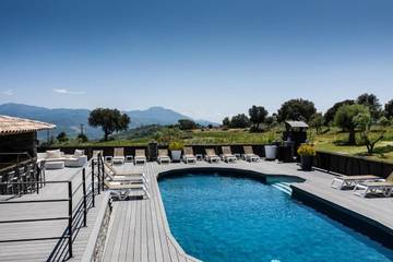 Chambre d’hôte pour 4 personnes, avec piscine ainsi que terrasse et jardin à Corte