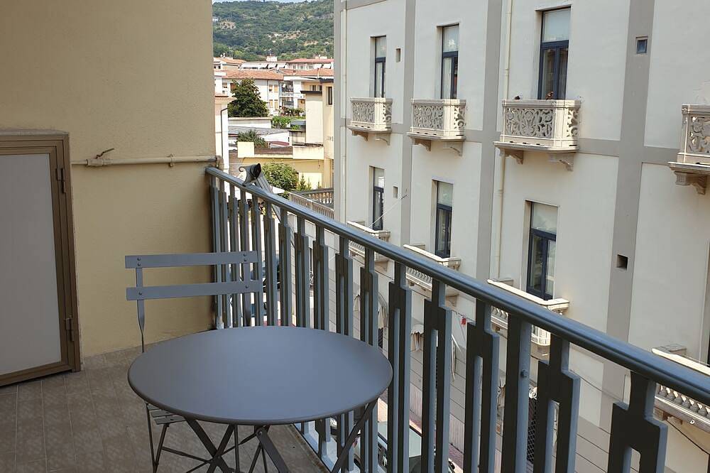Apartamento entero, Comfortable one-bedroom apartment with kitchen and terraced balcony with mountain view in Sapri, Cilento