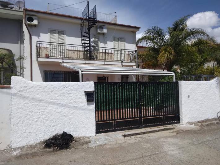 Villa per 4 persone, con Balcone e Terrazza nonché Panorama a Reggio di Calabria