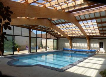Gîte pour 4 personnes, avec terrasse ainsi que piscine et jardin à Sainte-Gemme-la-Plaine