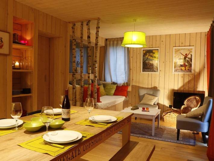 Location de vacances pour 5 personnes, avec vue ainsi que terrasse et sauna à La Roche-des-Arnauds