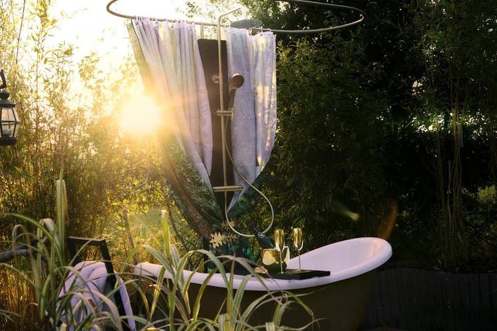 Glamping for 2 people, with garden and view in Worcestershire