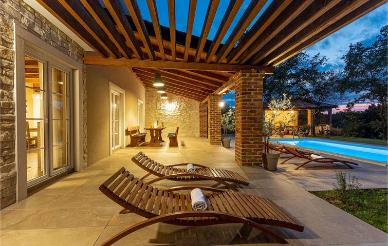 Reizende 1-Zimmer-Wohnung mit Pool, Terrasse und WLAN in der Nähe von Dobrinj in Hlapa, Krk