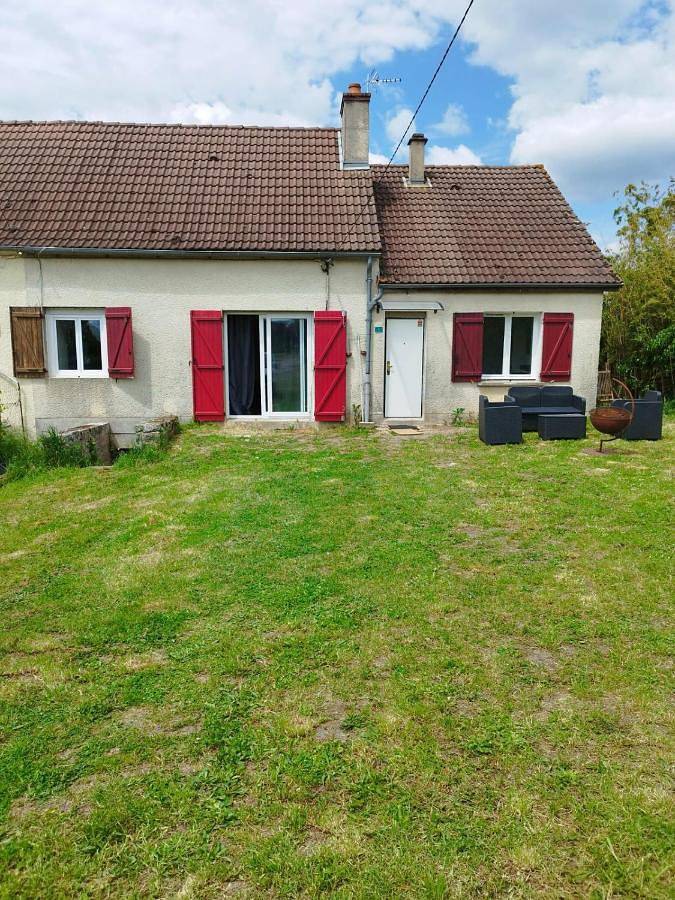 Gîte pour 4 personnes, avec terrasse et jardin, animaux acceptés à Ville-Langy