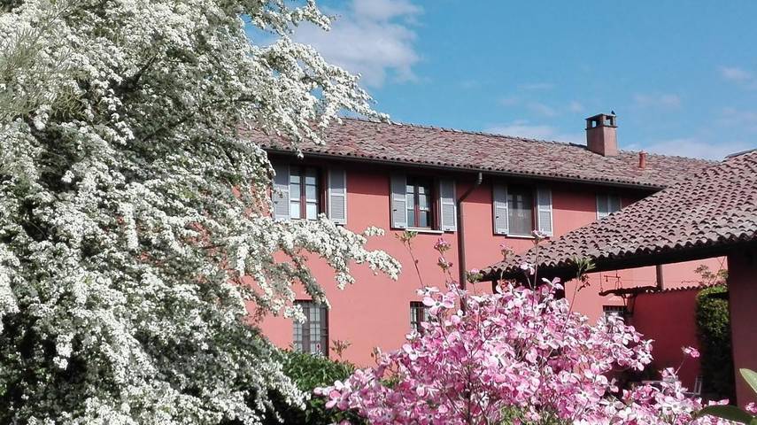Maison d’hôte pour 2 personnes, avec Jacuzzi ainsi que Jardin et Vue à Pavie