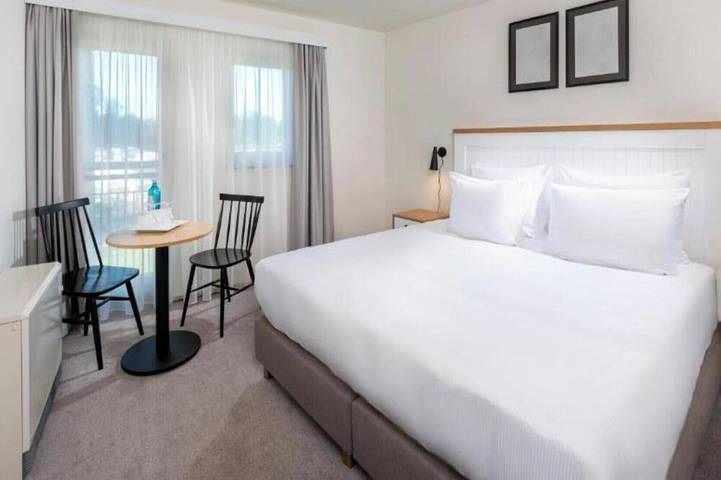 Ferienwohnung für 2 Personen, mit Pool und Terrasse sowie Whirlpool und Sauna, mit Haustier in Kleinzerlang - 2