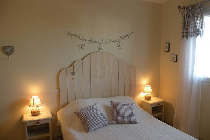 Location de vacances pour 4 personnes, avec terrasse et jardin à Landevieille - 3