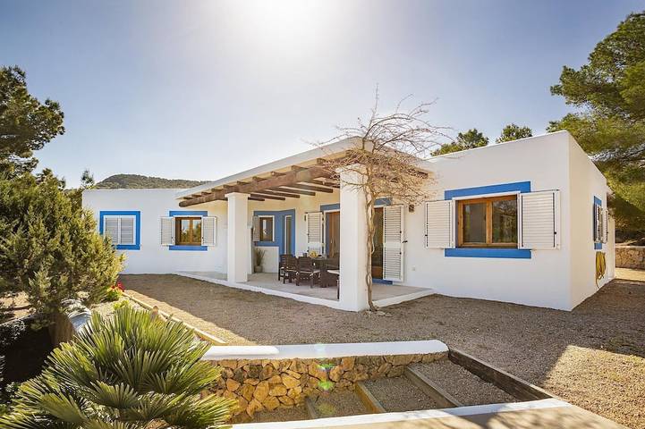 Villa for 6 people, with pool and terrace, with pets in Cala Tarida