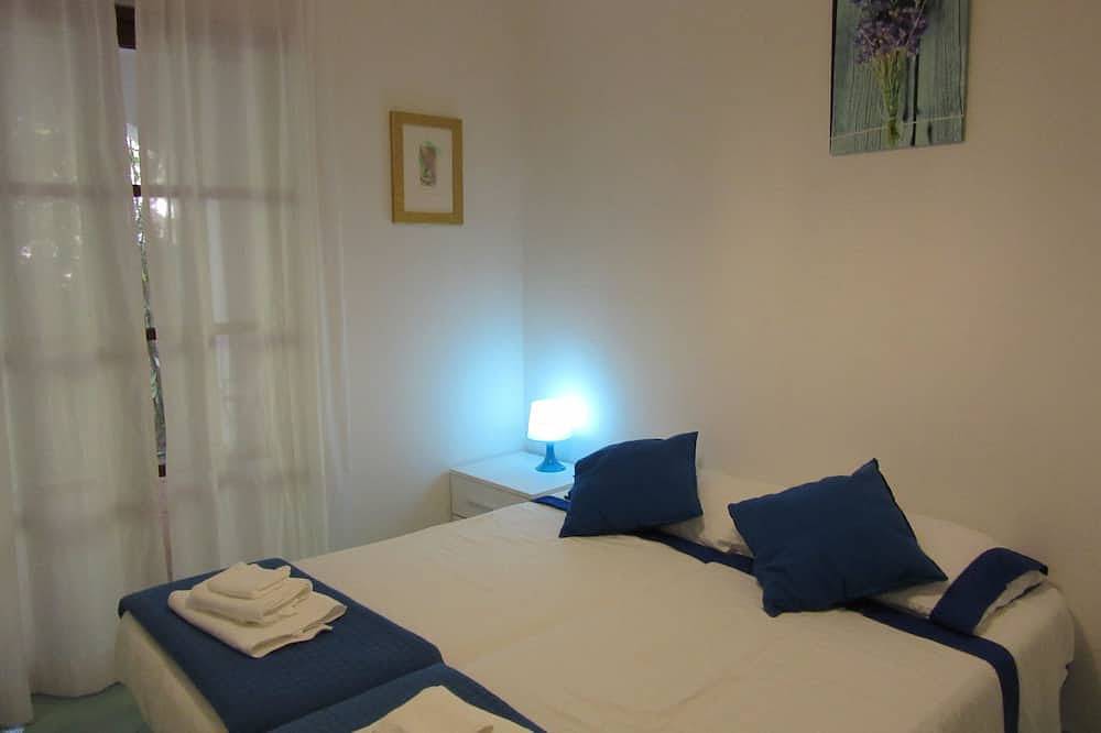 Villa 80 m vom Meer entfernt in einer eleganten Residenz in Fondi, Pontinische Ebene