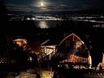 Bed And Breakfast for 4 Guests in West Kelowna, Canadian Rocky Mountains, Picture 3